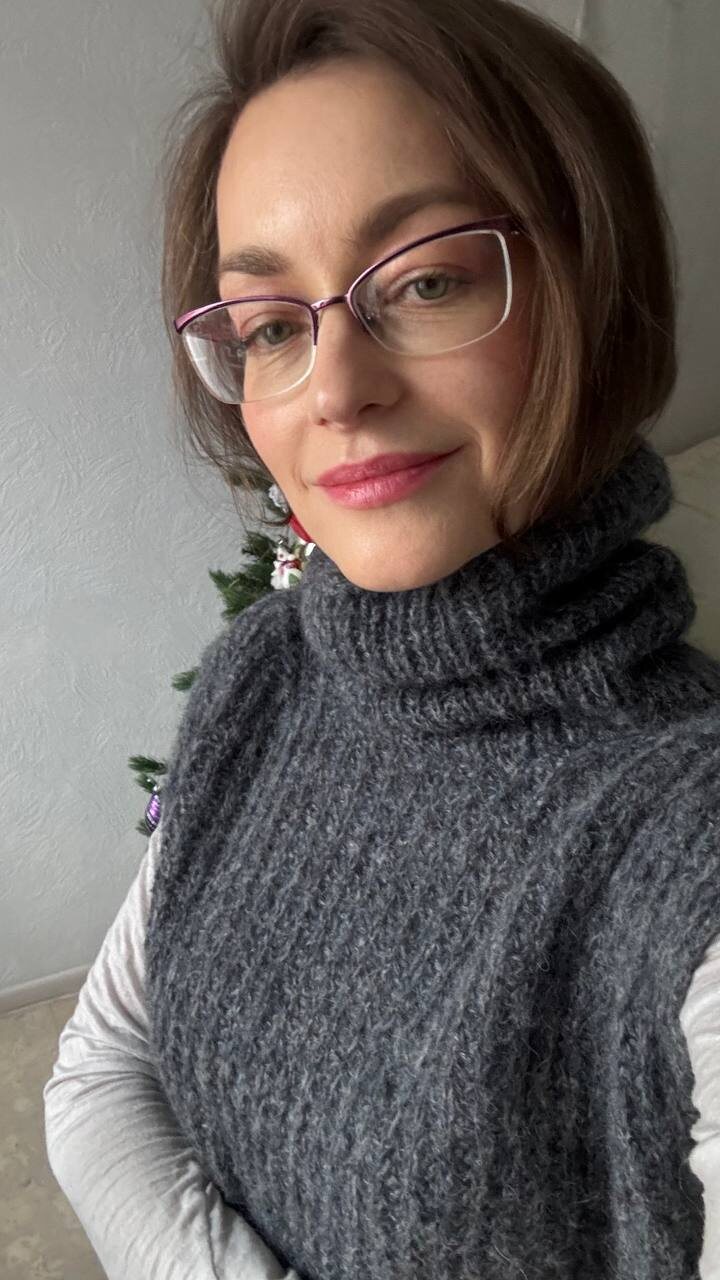 Описание жилета Иногда в журналах Lana grossa попадаются невероятные модели, которые попадают в самое сердце и их хочетс