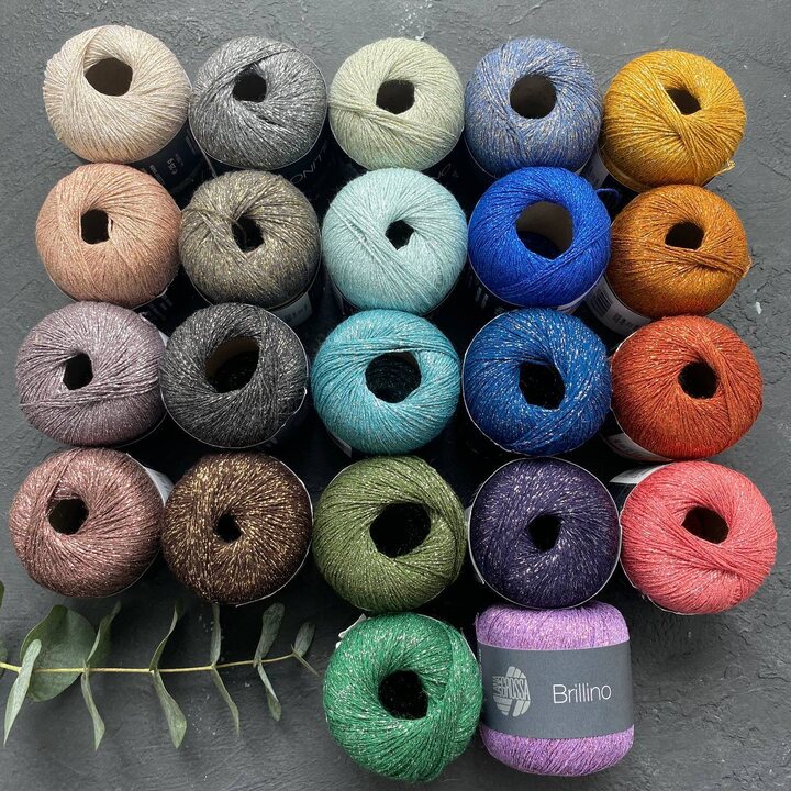 Вечером у нас за окнами зажигаются огоньки ✨ Есть в этом какая-то магия и очарование . Говорят, что если добавить блеск