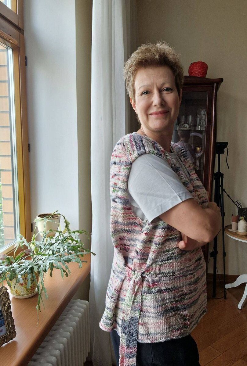 Наша подруга Леночка Орлова делится фото жилета, который связала из Torto Lana Grossa