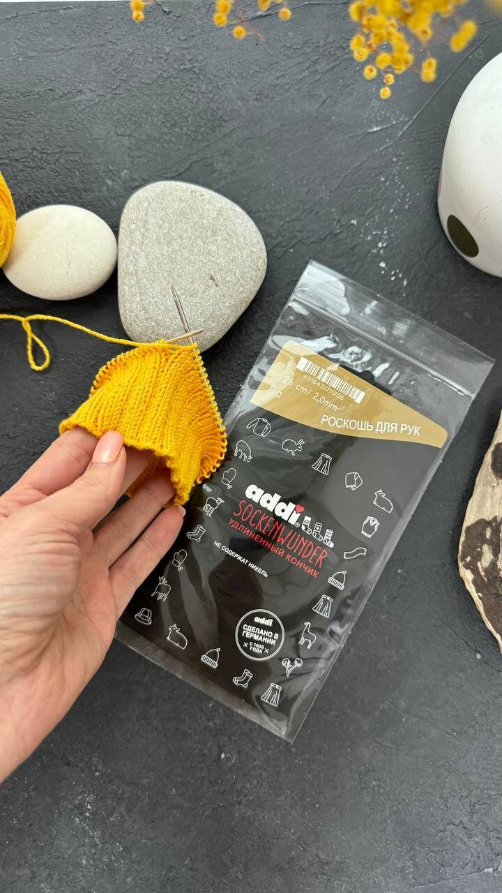 После оочень долгого перерыва вяжу носки из Cotton vegano Lana grossa. Решила попробовать круговых малышей 25см, которые