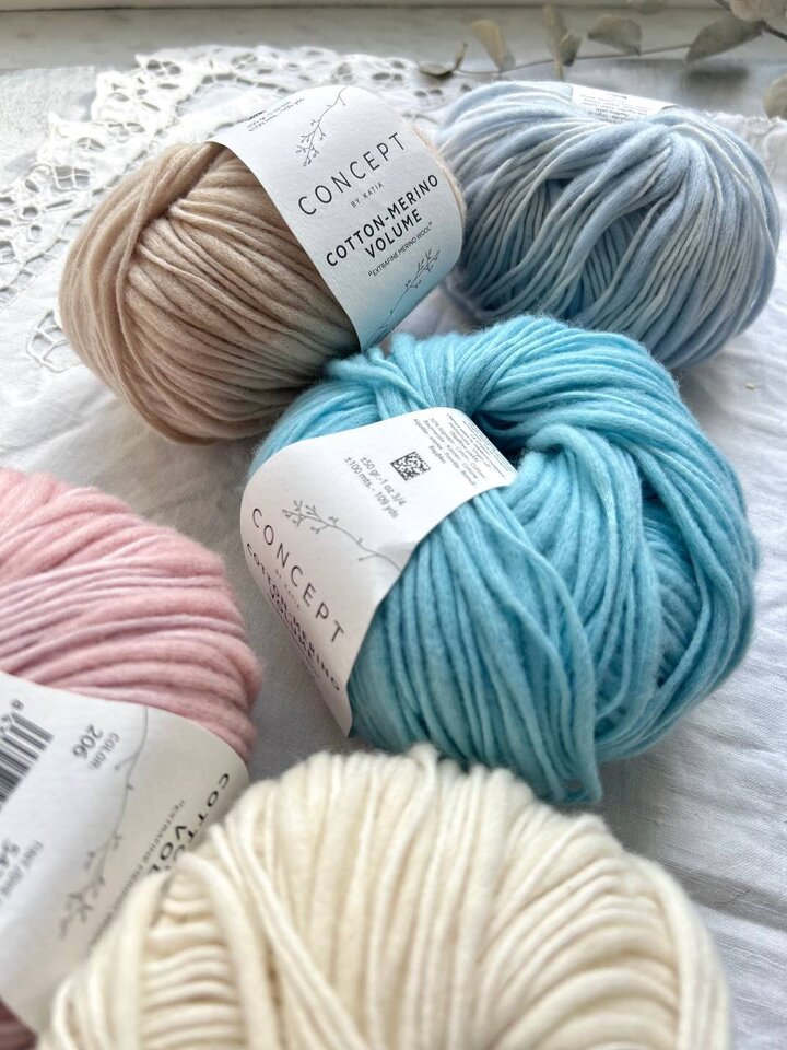Начинаем неделю красиво — с ярких и фактурных моточков с эффектом фламме☺️ Cotton-Merino Volume от Katia — внесезонный