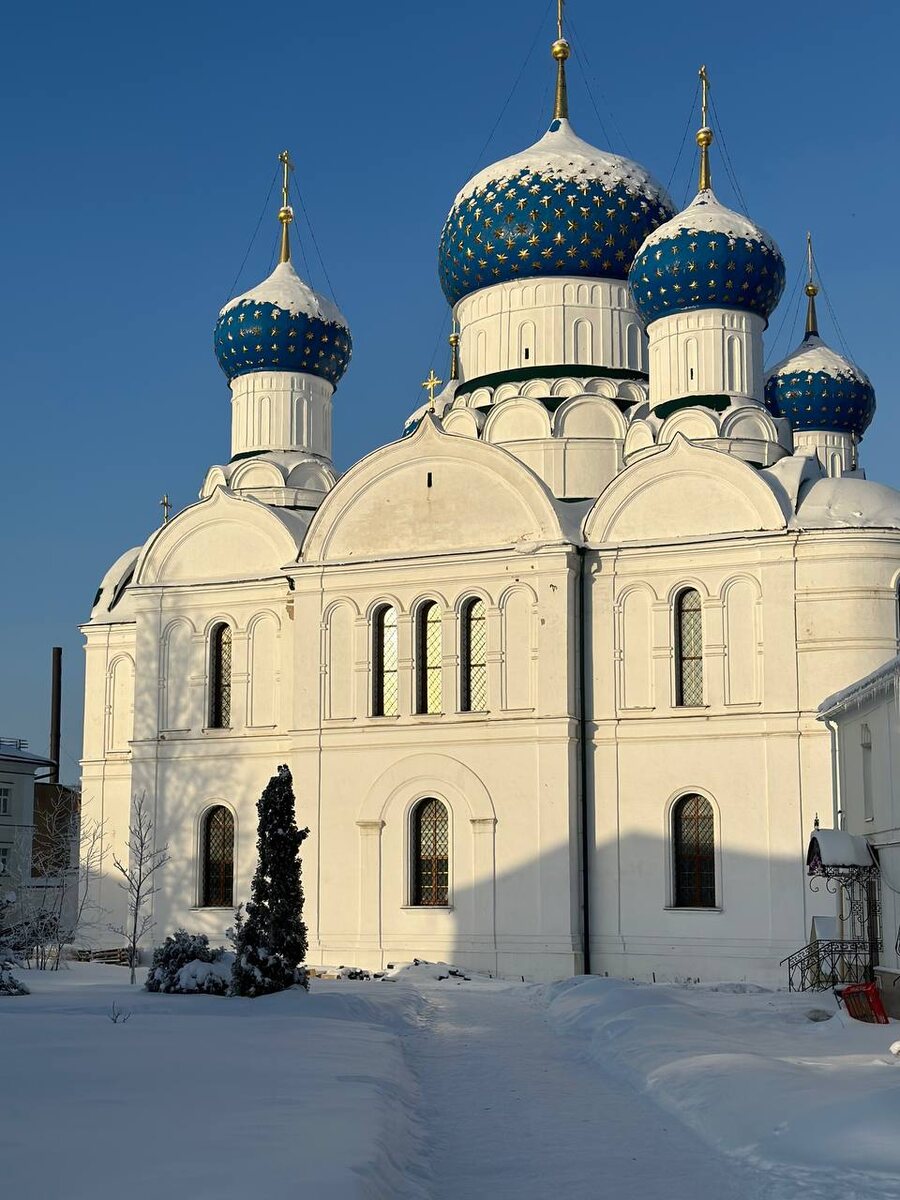 Дорогие наши, поздравляем вас с чудесным праздником