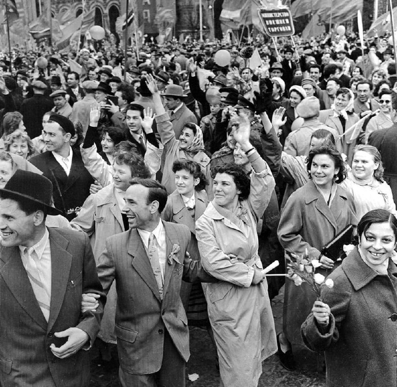 Сегодня, в день труда и мая, встретилась фотография 1959 года