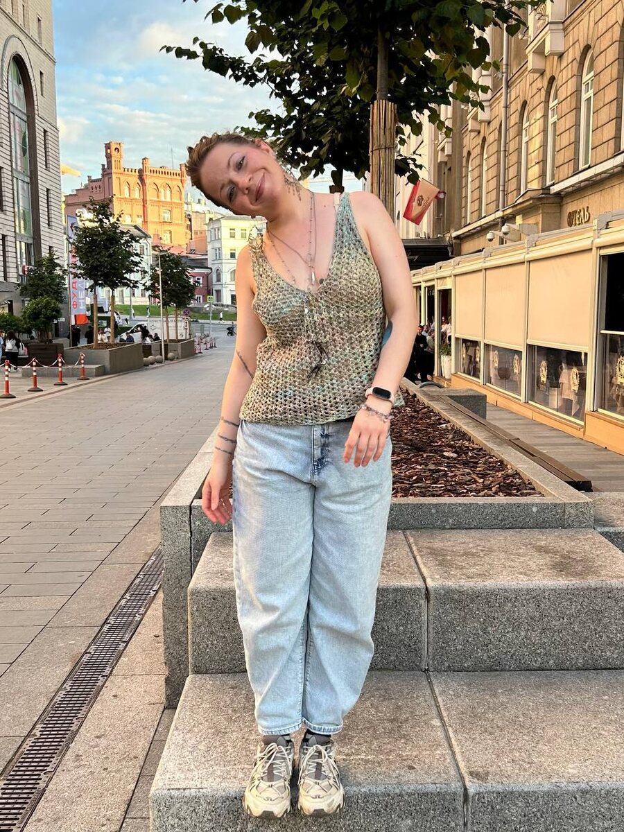 К осени готовимся, но и про лето не забываем! Мы вяжем и носим топы из летней пряжи