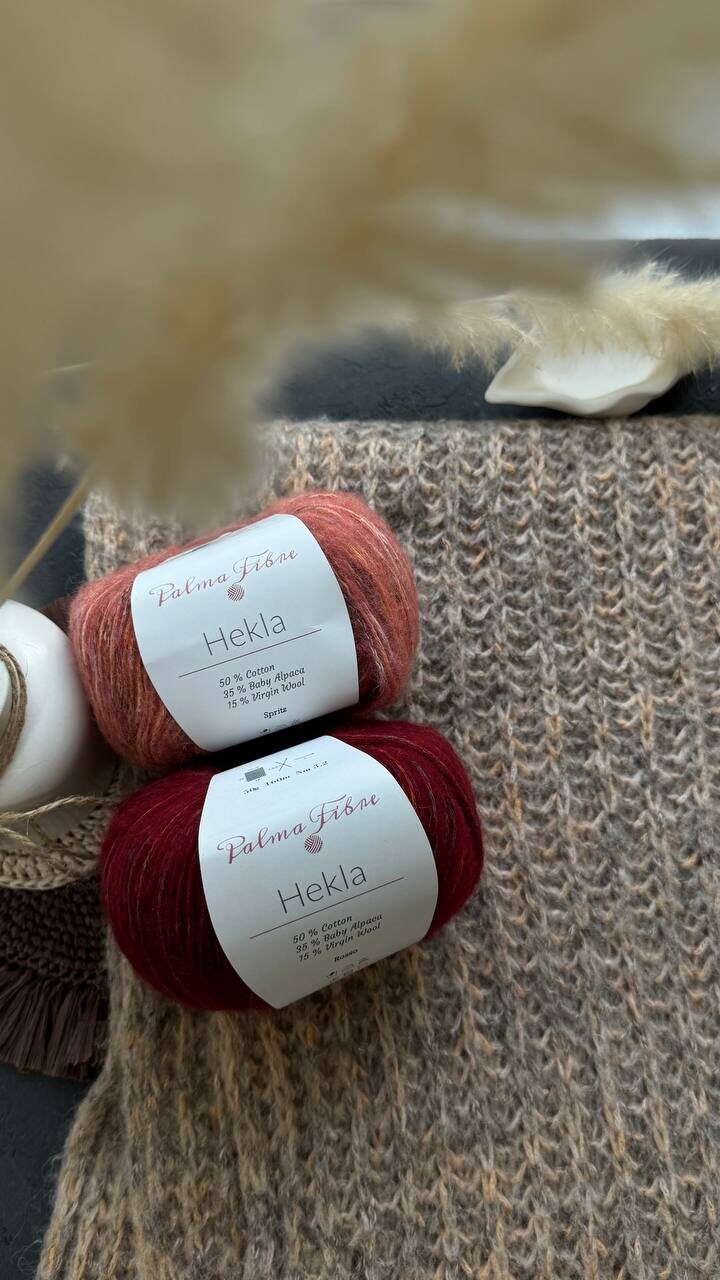 Шарф из Hekla Palma fibre. 4 мотка. Он получается огромный. Можно красиво драпировать. Хлопок в основе имеет неровный цв