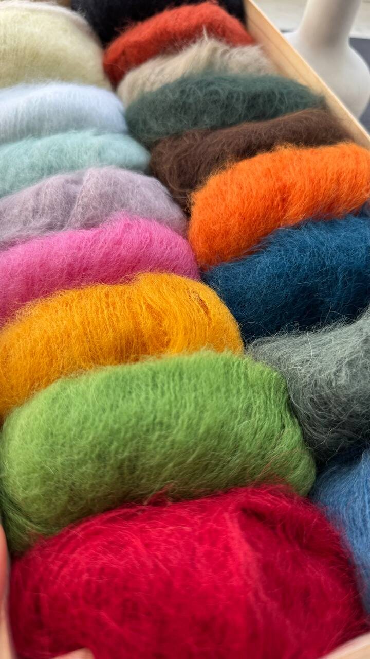 Что-то на очень роскошном! Suri alpaca от Lang - это 100% альпака. Я думаю, даже не требуется объяснять, что Suri - это