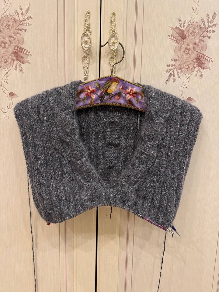 Жилетка дочке в процессе Casagrande cash twed+ silk mohair