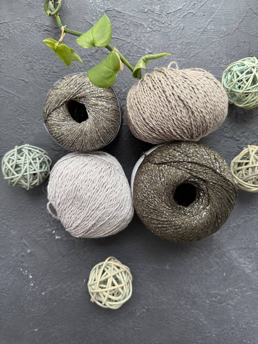 Продолжаем сверкать в косынке крючком из Infinity Design Cotton Linen и нежного люрекса Lang Lame Soft или Lana Grossa Brillino