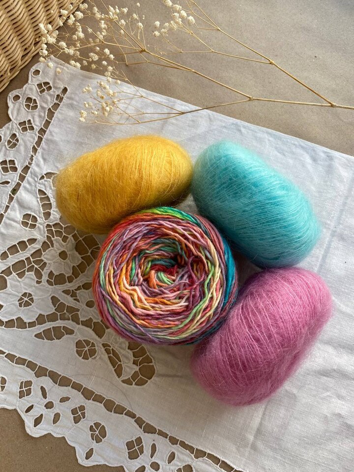 Мы полностью разделяем восторг от игривого шарфика из Lana Grossa Colorissimo!☺️ Решили приоткрыть завесу тайны и подели