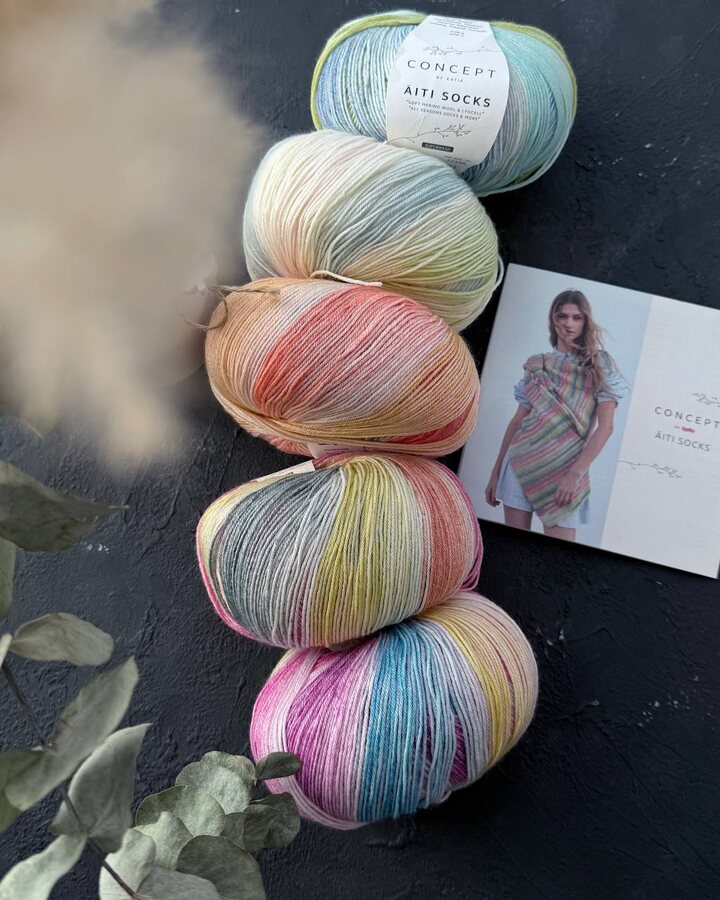 А вы уже знакомы с нашей новой носочкой Aiti socks от Katia? Те, кто был на Шерстяном базаре, не смогли пройти мимо и уш
