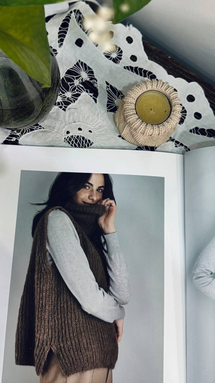 В журнале Lookbook 13 была прелестная жилетка. И вот мы решили ее отвязать, а если все получится, то будем давать описан