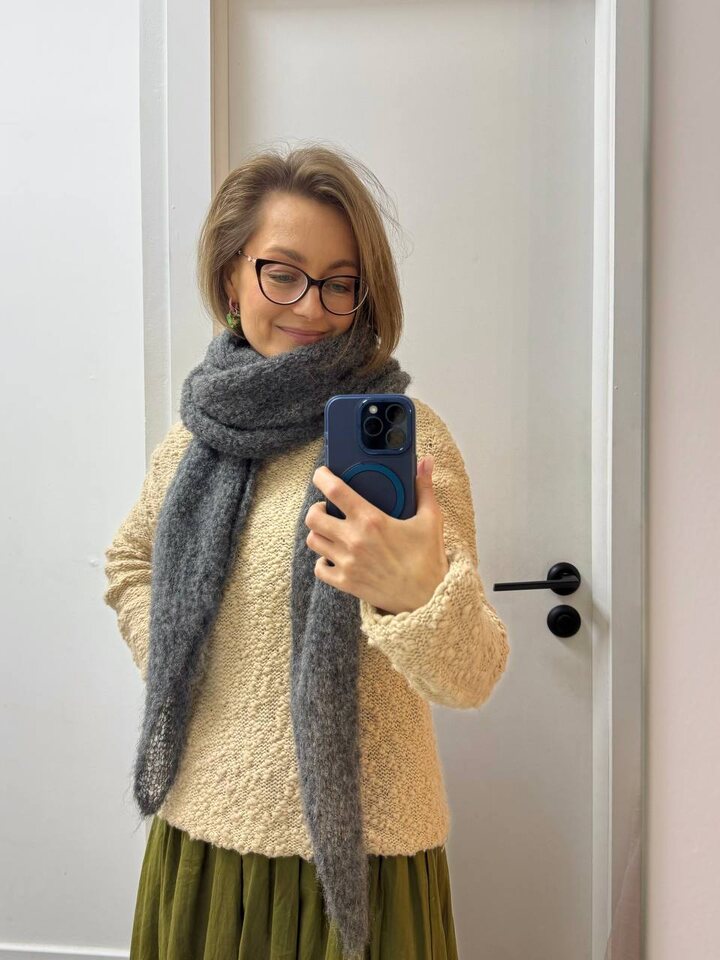 Вот и наступил этот день! День, когда шарф из Alpaca boucle становится моим ежедневным спутником. 100 грамм живого веса,