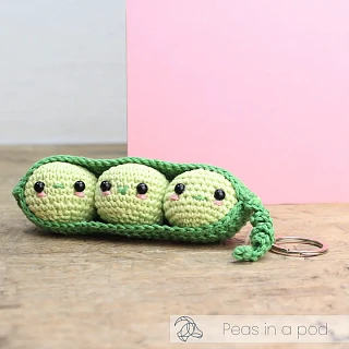 Hardicraft Peas in a Pod Набор для вязания брелока крючком