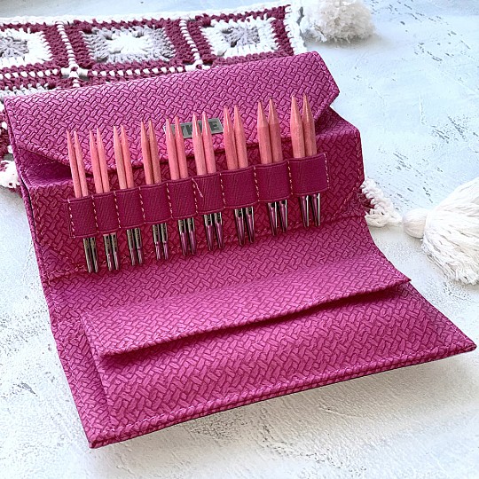 Lykke Blush Magenda Набор съемных спиц 7 см, 9 пар, Дерево, Кожаный чехол Магазин пряжи и инструментов для вязания СижуВяжу.рф