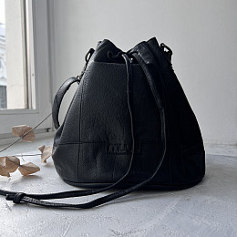 Muud Сумка-мешок Donna. Black. 26х24 см Кожа