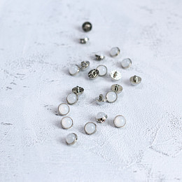 Пуговица Белый в серебре на ножке ⌀ 11 мм (TI2993)