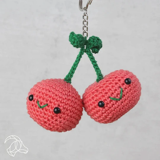 Hardicraft Cherries Набор для вязания брелока крючком